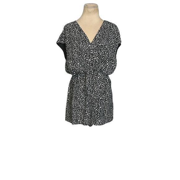 She Sky black white print cap sleeves front bow romper size Large - Picture 15 of 15